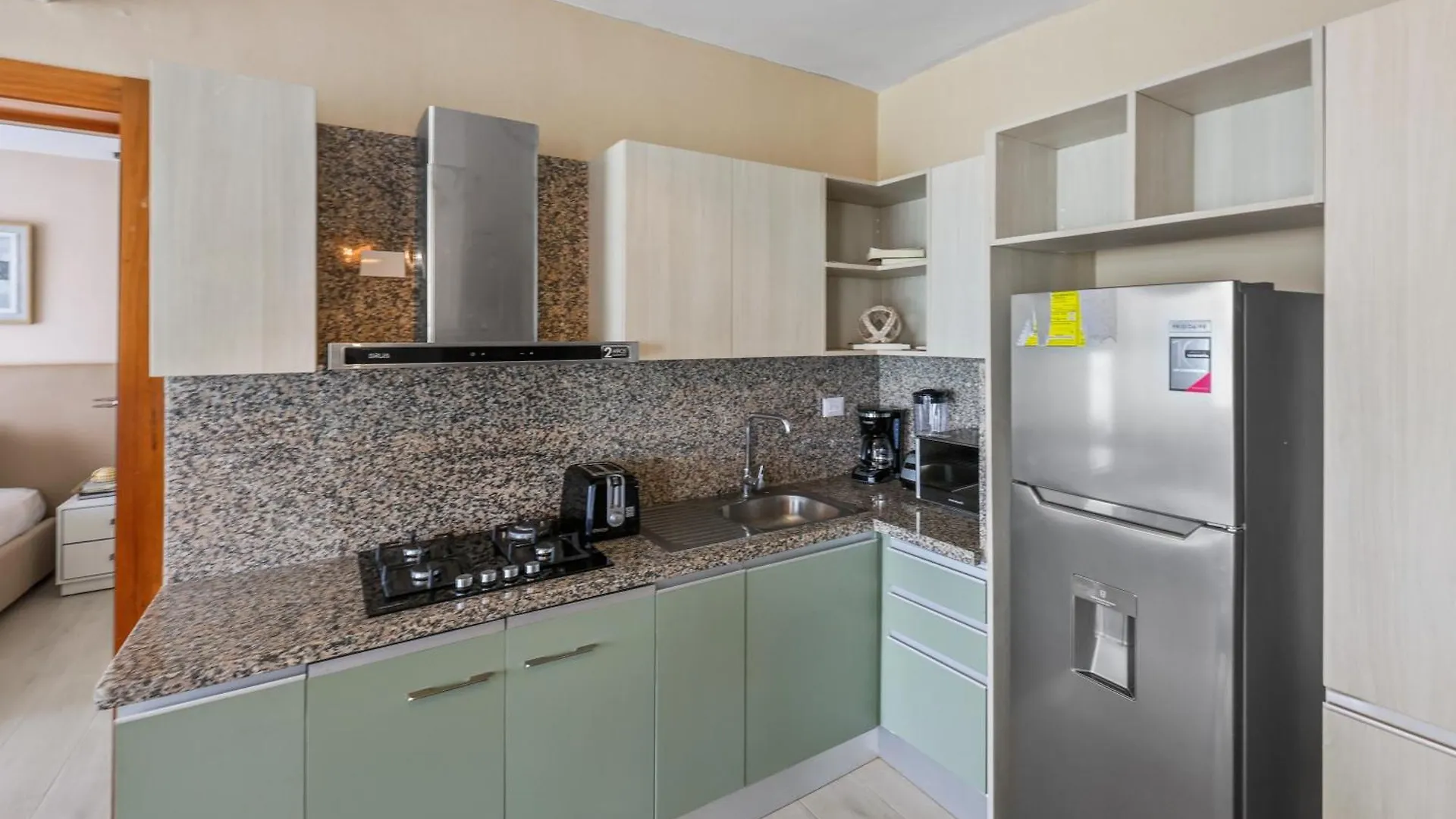 404-C Luxurious Apartment 5 Minutes From The Beach La Laguna
